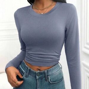 Gray round neck fitted long sleeve tee